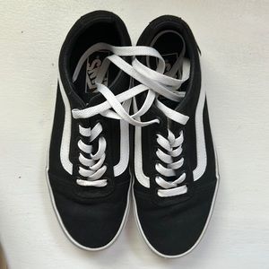 Women’s Black OLD SKOOL SHOE - Size 7.5